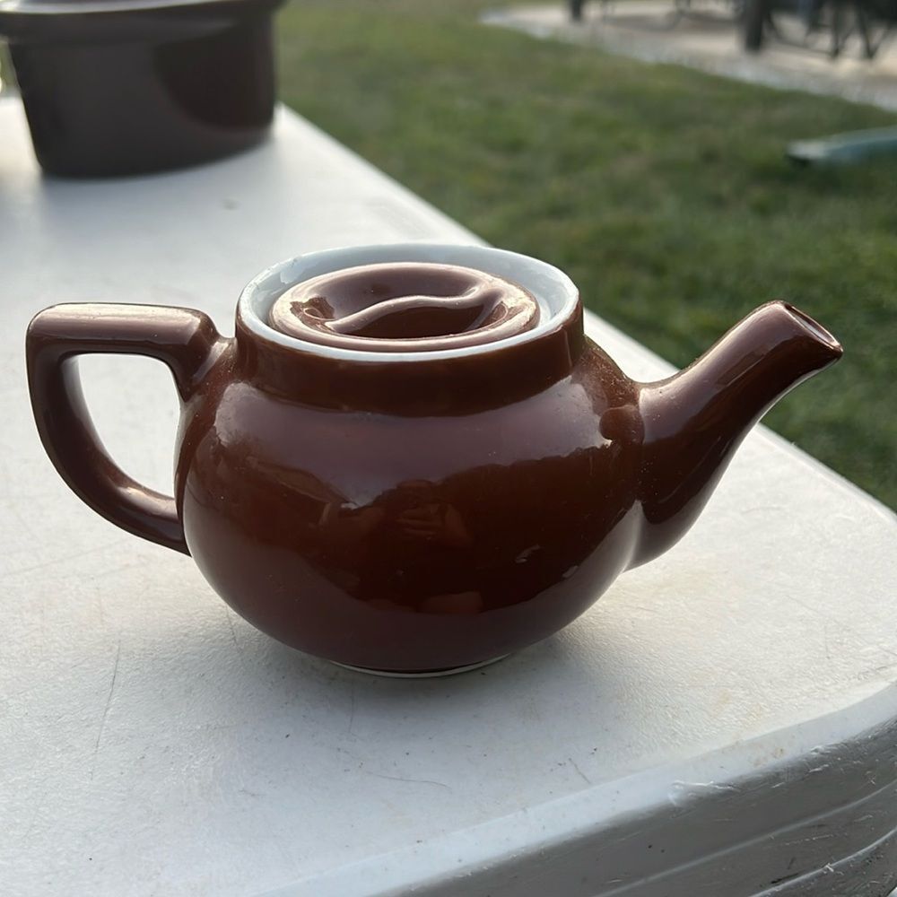 Vintage shenango 1- Cup Brown ceramic Teapot. EUC.